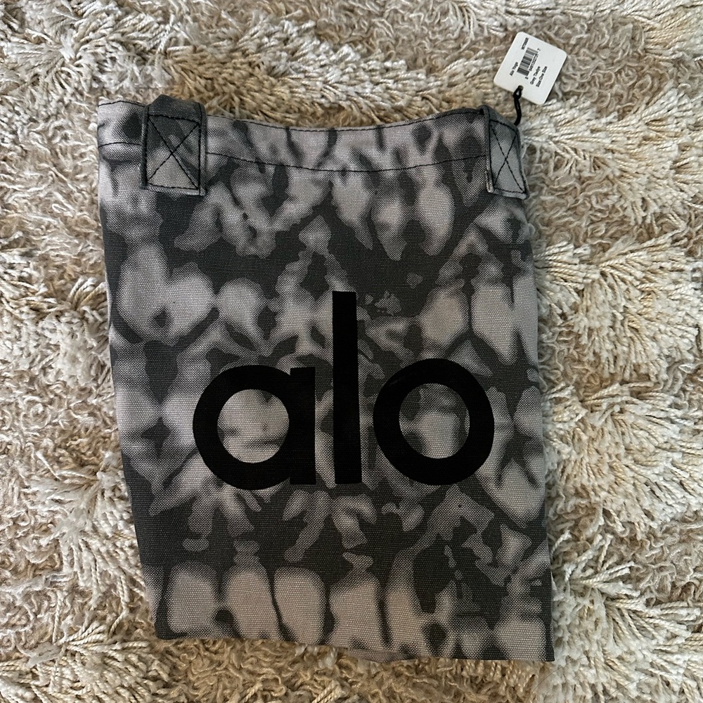 NWT Alo Yoga Tote
